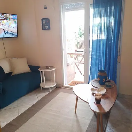 In Kallithea Apartman *