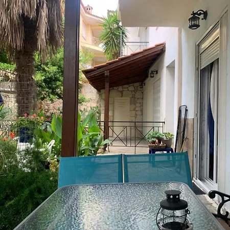 In Kallithea Apartman *
